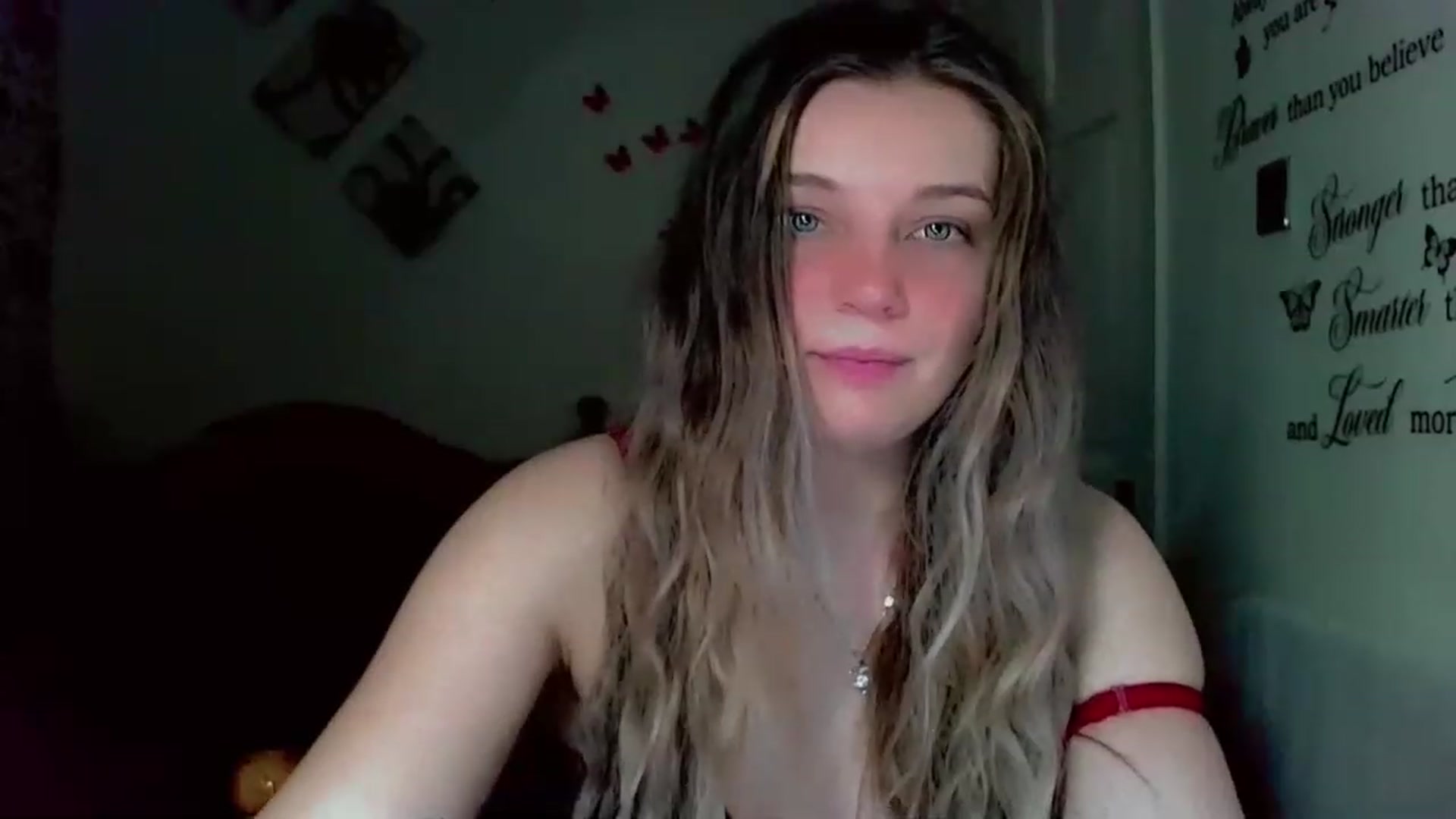 Gallery image thumbnail from Lady_in_red7's myfreecams stream on, 11/29/2022, 11:40 image 11 of 20