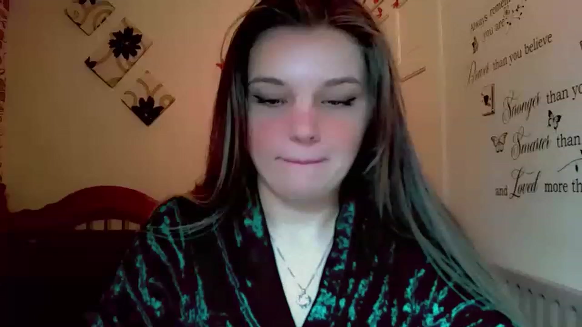 Gallery image thumbnail from Lady_in_red7's myfreecams stream on, 12/01/2022, 10:27 image 10 of 20