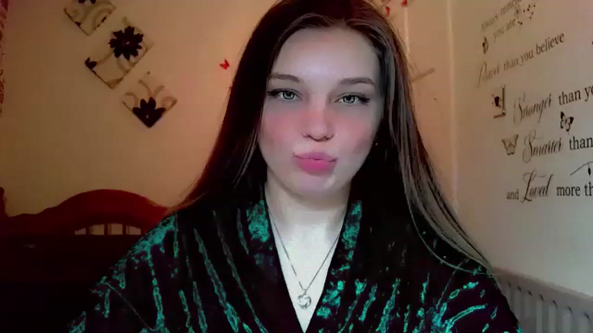 Gallery image thumbnail from Lady_in_red7's myfreecams stream on, 12/01/2022, 10:27 image 2 of 20