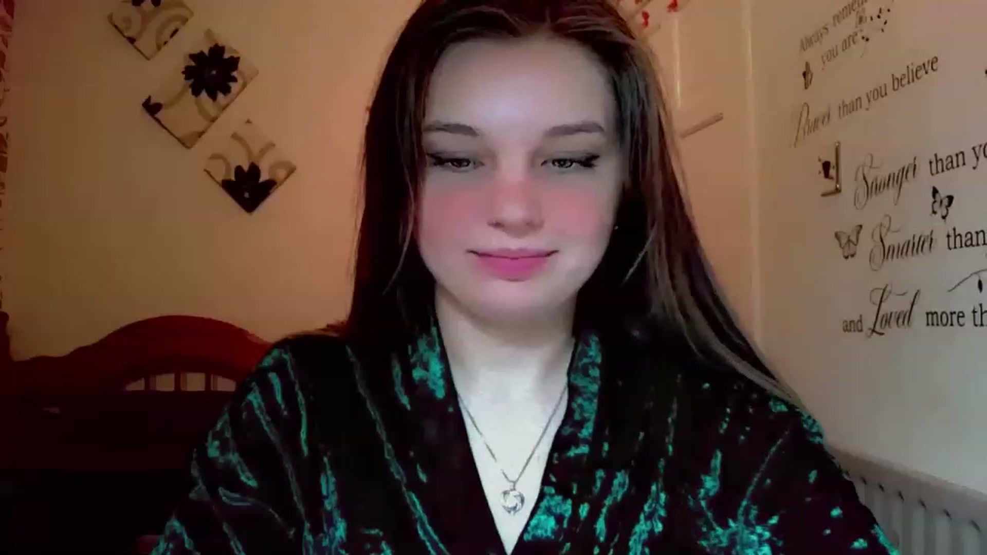 Gallery image thumbnail from Lady_in_red7's myfreecams stream on, 12/01/2022, 10:27 image 7 of 20