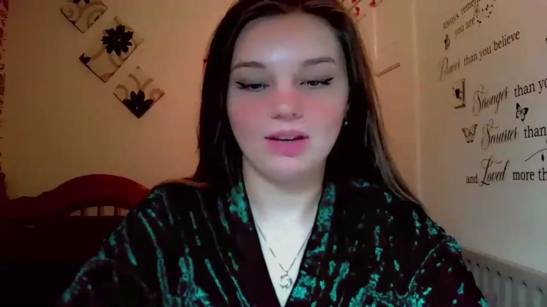 Gallery image thumbnail from Lady_in_red7's myfreecams stream on, 12/01/2022, 10:27 image 5 of 20