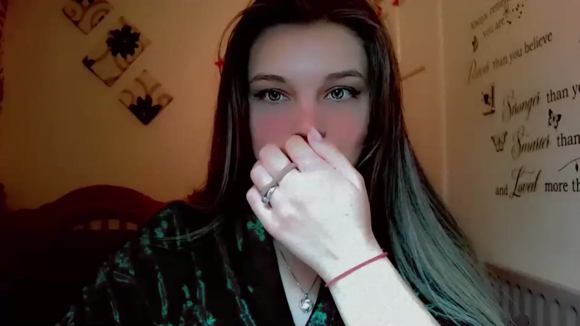 Gallery image thumbnail from Lady_in_red7's myfreecams stream on, 12/01/2022, 10:27 image 11 of 20