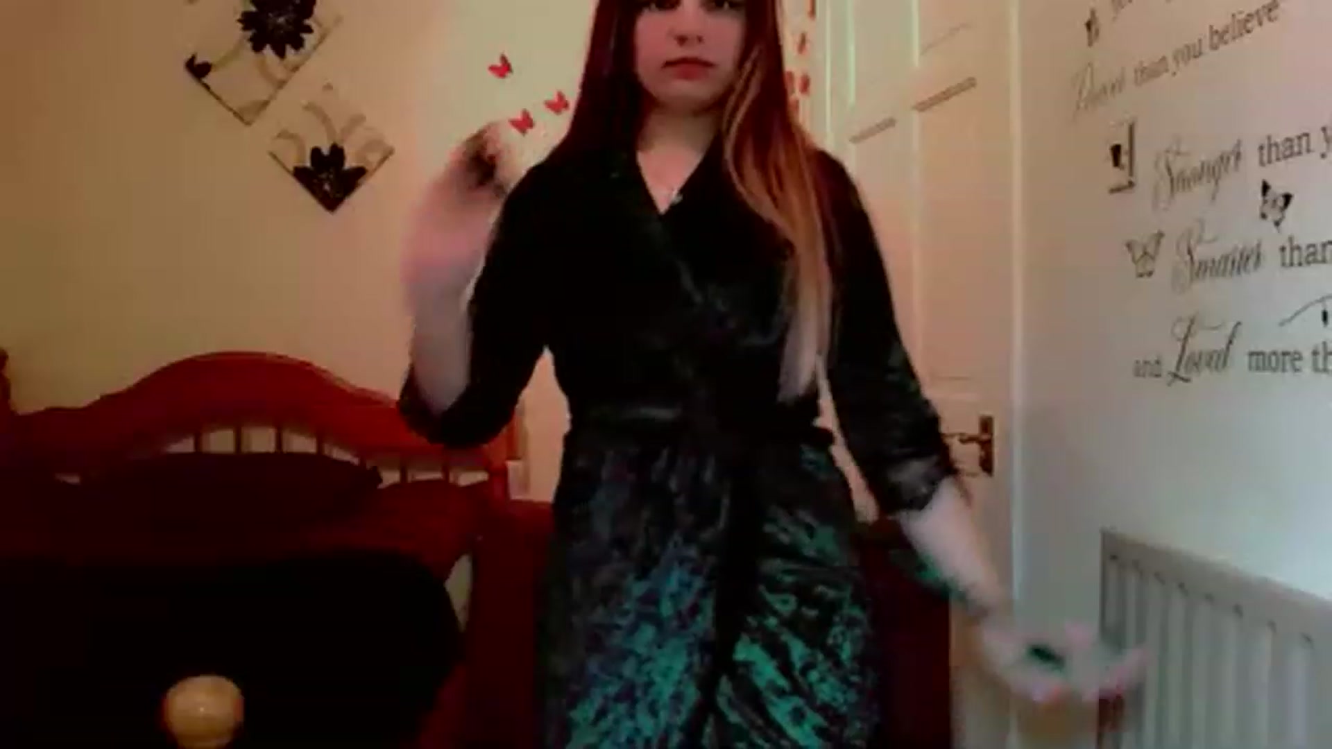 Gallery image thumbnail from Lady_in_red7's myfreecams stream on, 12/01/2022, 10:27 image 17 of 20