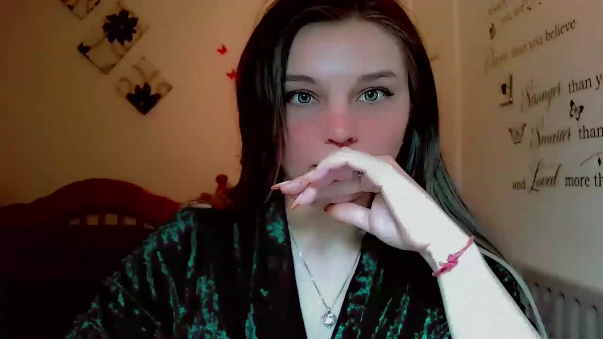 Gallery image thumbnail from Lady_in_red7's myfreecams stream on, 12/01/2022, 10:49 image 11 of 20