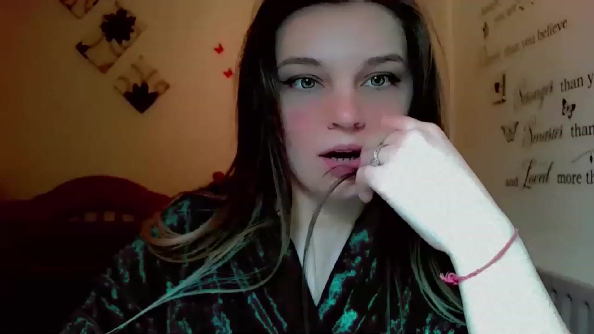 Gallery image thumbnail from Lady_in_red7's myfreecams stream on, 12/01/2022, 10:49 image 17 of 20
