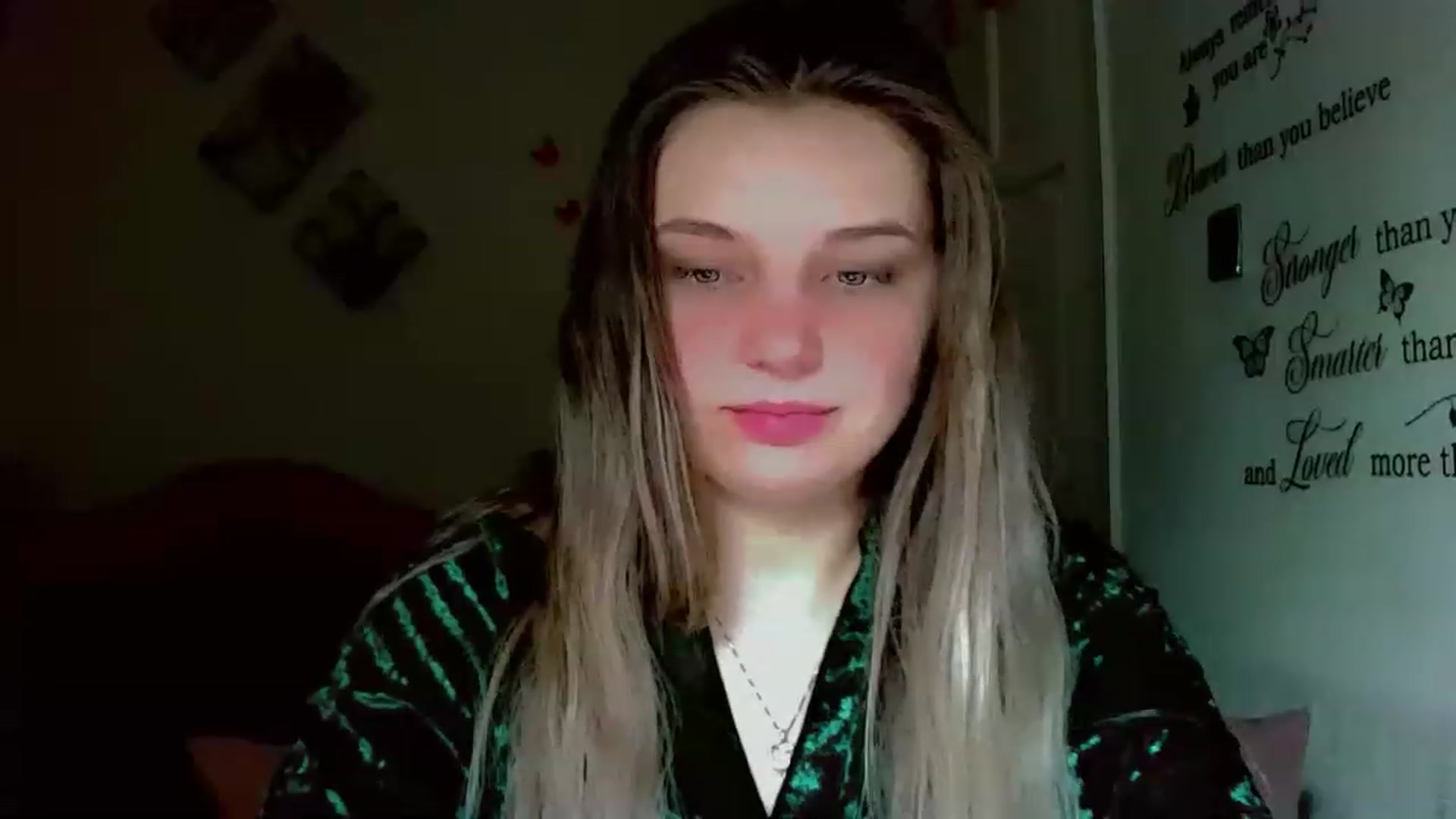 Gallery image thumbnail from Lady_in_red7's myfreecams stream on, 12/02/2022, 10:04 image 9 of 20