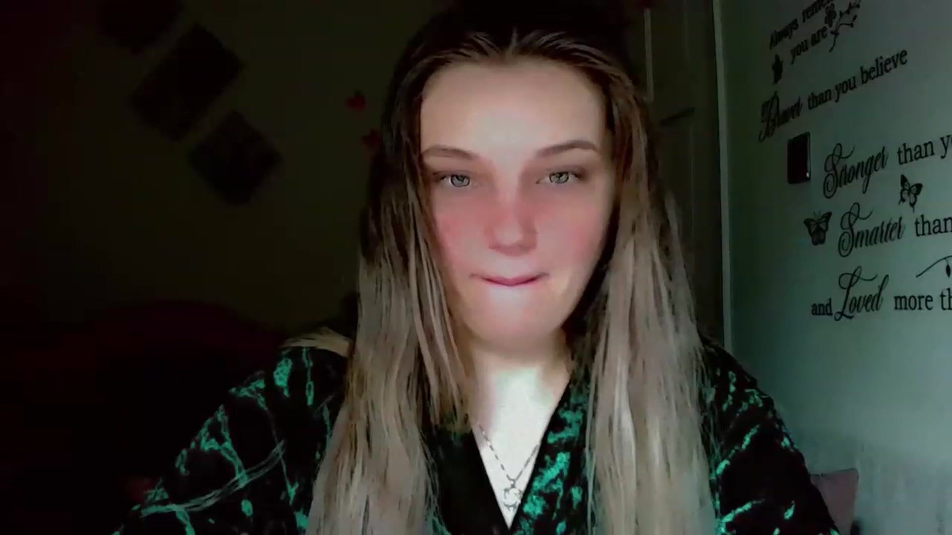 Gallery image thumbnail from Lady_in_red7's myfreecams stream on, 12/02/2022, 10:04 image 13 of 20