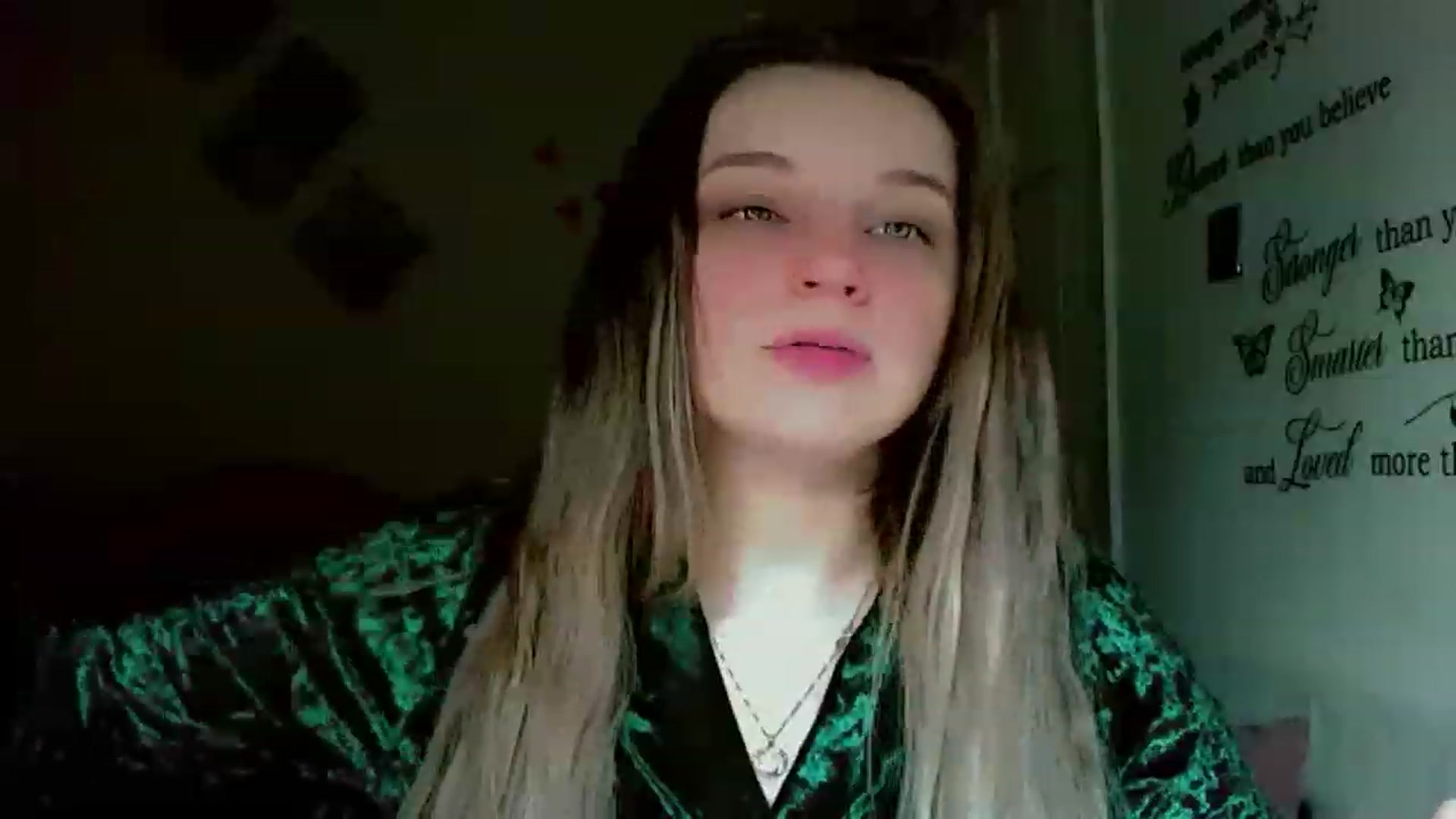 Gallery image thumbnail from Lady_in_red7's myfreecams stream on, 12/02/2022, 10:04 image 12 of 20