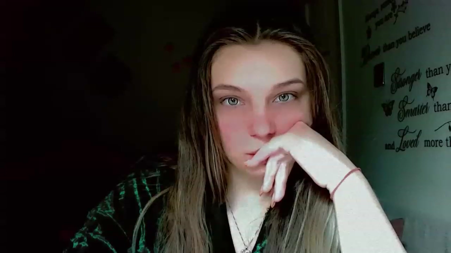 Gallery image thumbnail from Lady_in_red7's myfreecams stream on, 12/02/2022, 10:04 image 5 of 20