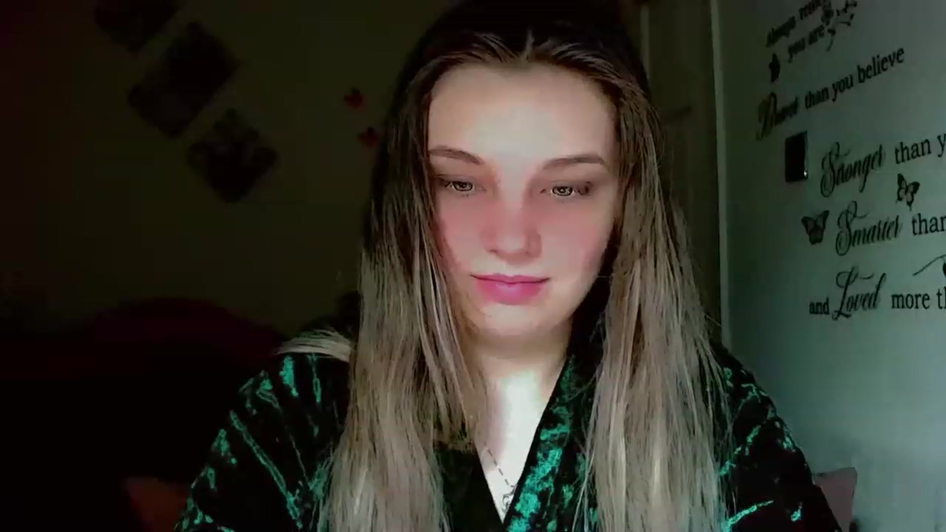 Gallery image thumbnail from Lady_in_red7's myfreecams stream on, 12/02/2022, 10:04 image 18 of 20