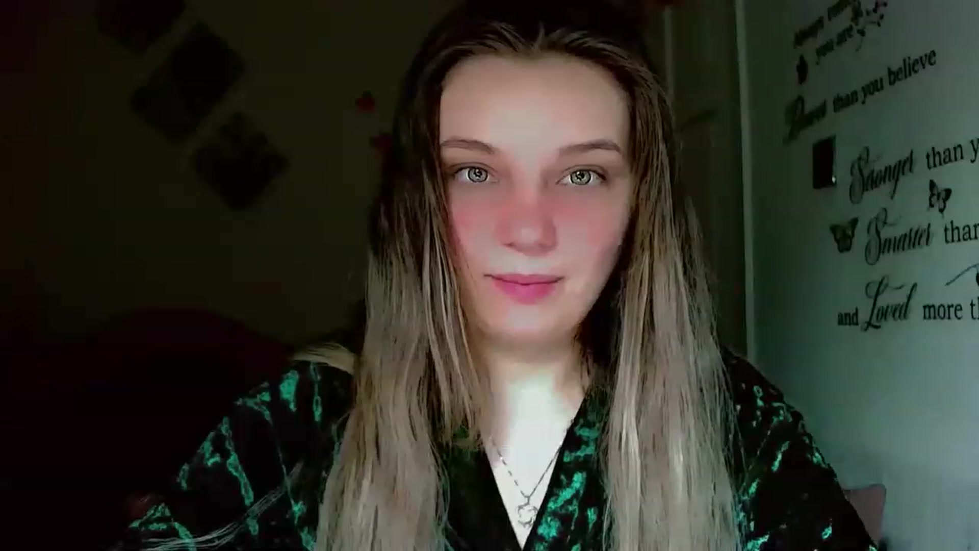 Gallery image thumbnail from Lady_in_red7's myfreecams stream on, 12/02/2022, 10:04 image 15 of 20