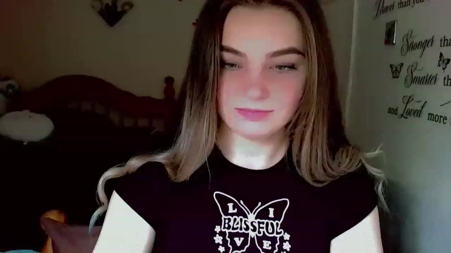 Gallery image thumbnail from Lady_in_red7's myfreecams stream on, 02/20/2023, 12:58 image 11 of 20