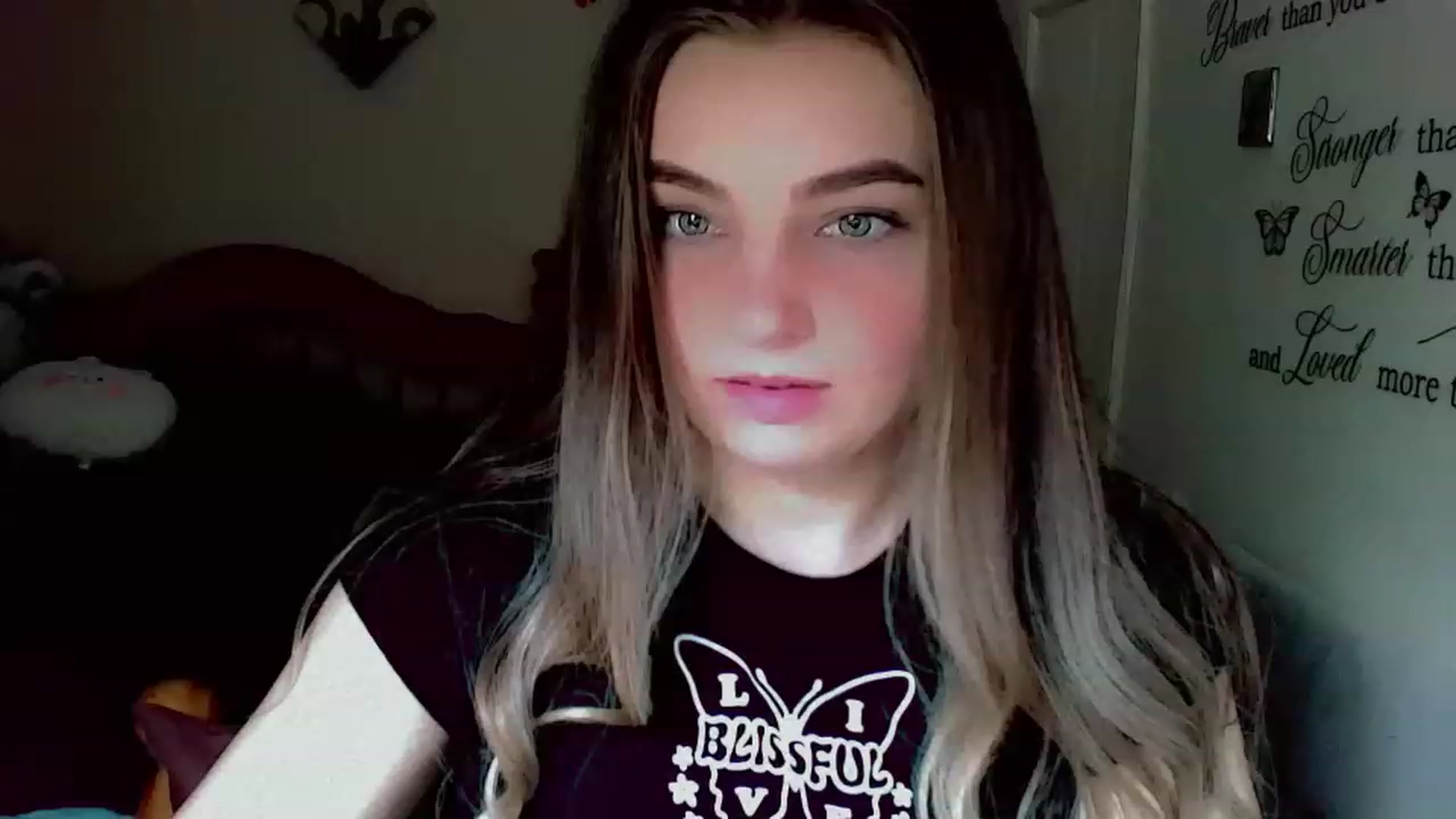 Gallery image thumbnail from Lady_in_red7's myfreecams stream on, 02/20/2023, 12:58 image 20 of 20