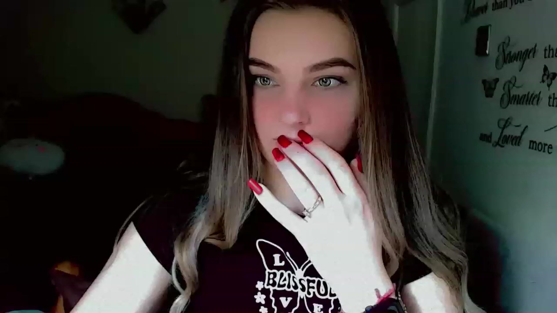Gallery image thumbnail from Lady_in_red7's myfreecams stream on, 02/20/2023, 12:58 image 18 of 20