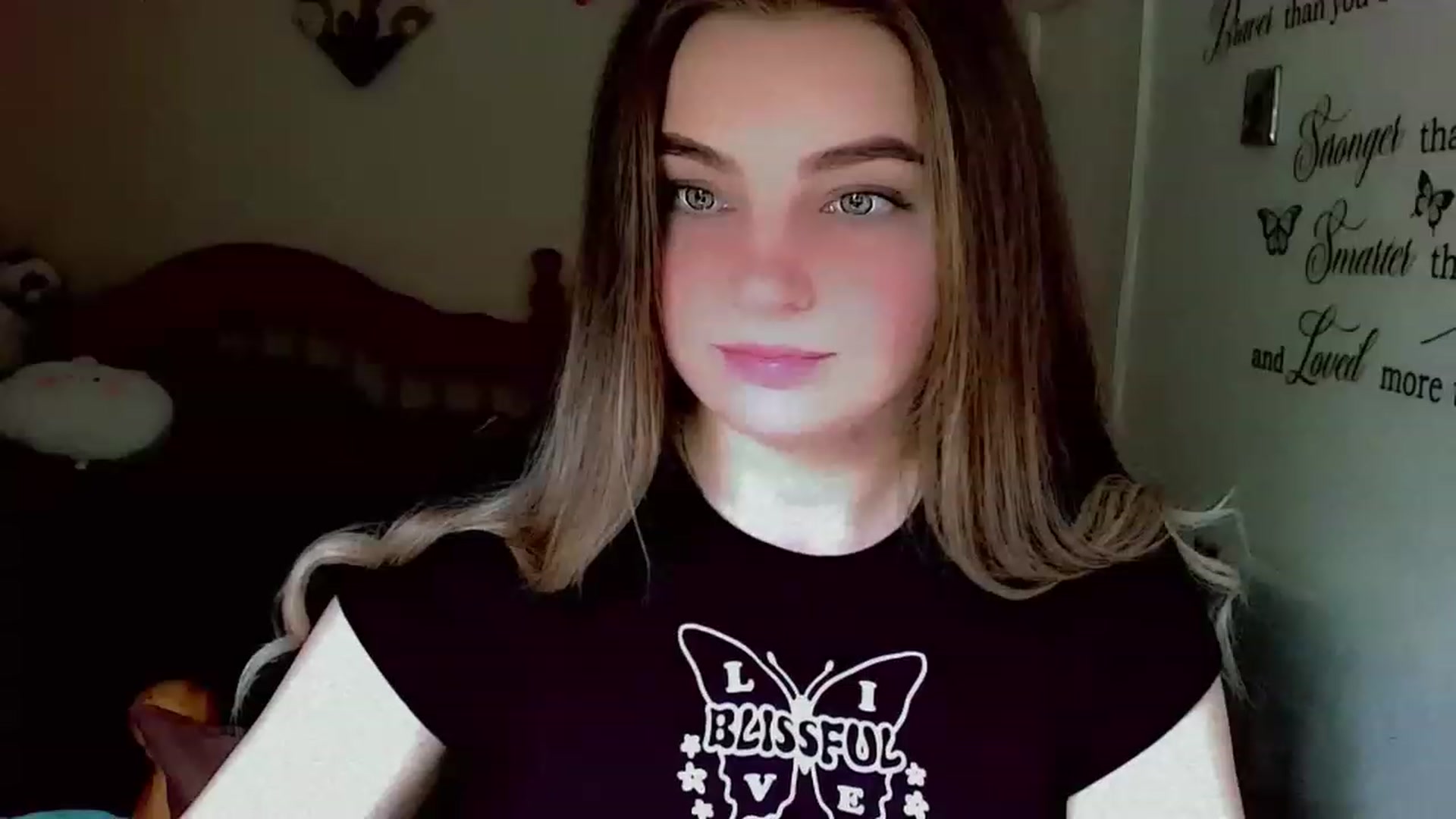 Gallery image thumbnail from Lady_in_red7's myfreecams stream on, 02/20/2023, 12:58 image 12 of 20