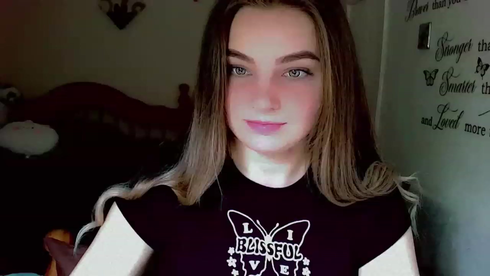 Gallery image thumbnail from Lady_in_red7's myfreecams stream on, 02/20/2023, 12:58 image 14 of 20