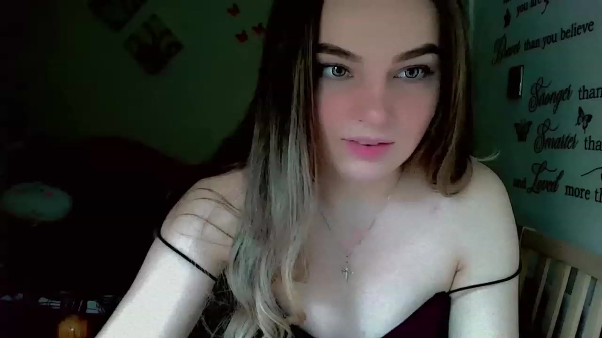 Gallery image thumbnail from Lady_in_red7's myfreecams stream on, 02/20/2023, 12:58 image 1 of 20