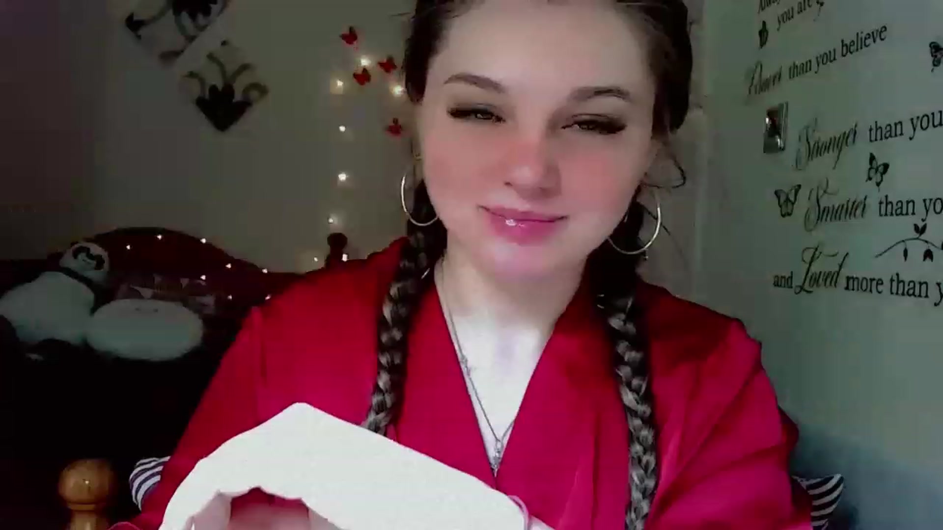 Gallery image thumbnail from Lady_in_red7's myfreecams stream on, 04/17/2023, 11:24 image 13 of 20