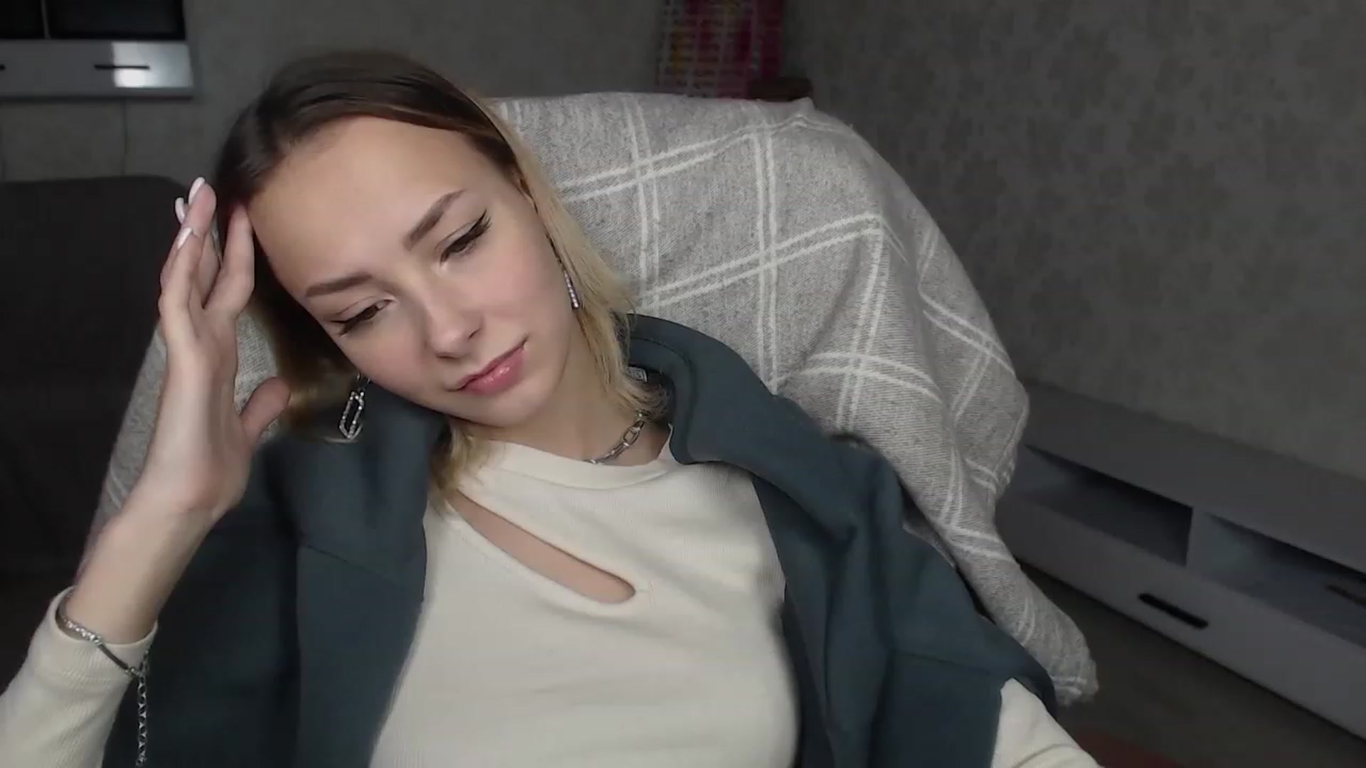 Gallery image thumbnail from Lady_lucky1's myfreecams stream on, 12/06/2022, 14:15 image 16 of 20