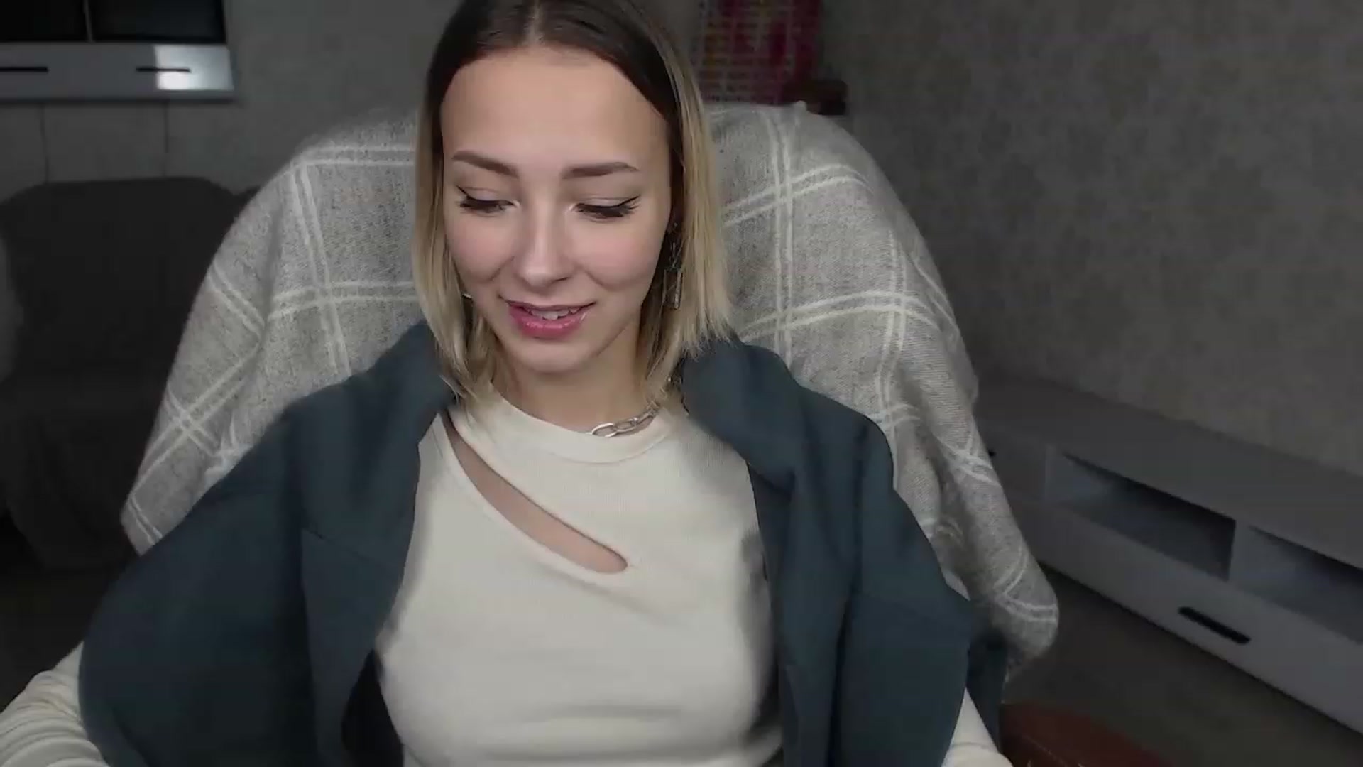 Gallery image thumbnail from Lady_lucky1's myfreecams stream on, 12/06/2022, 14:15 image 12 of 20