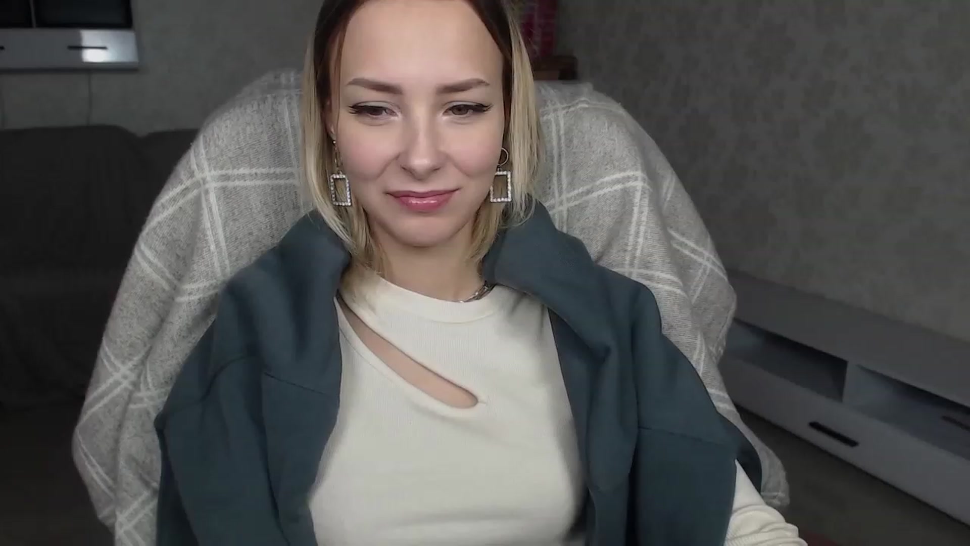 Gallery image thumbnail from Lady_lucky1's myfreecams stream on, 12/06/2022, 14:15 image 19 of 20