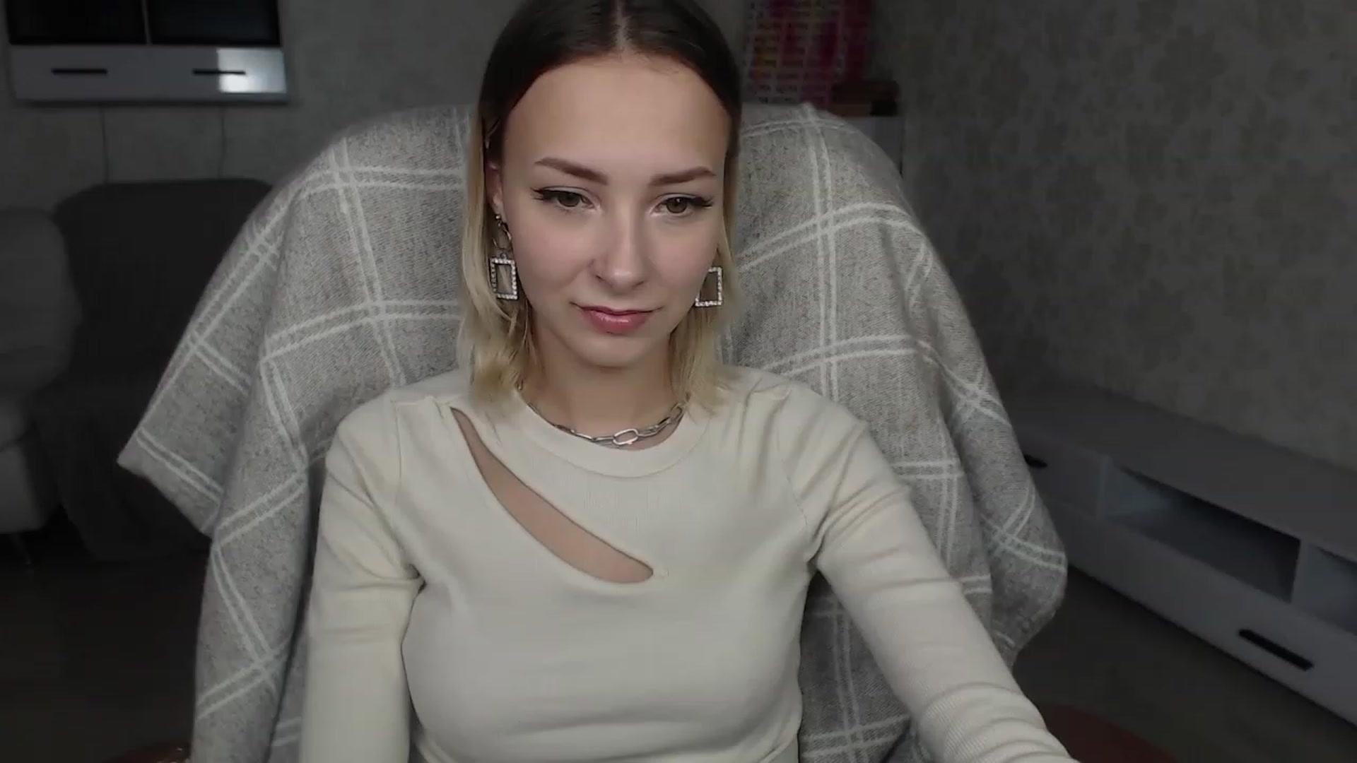 Gallery image thumbnail from Lady_lucky1's myfreecams stream on, 12/06/2022, 14:15 image 5 of 20
