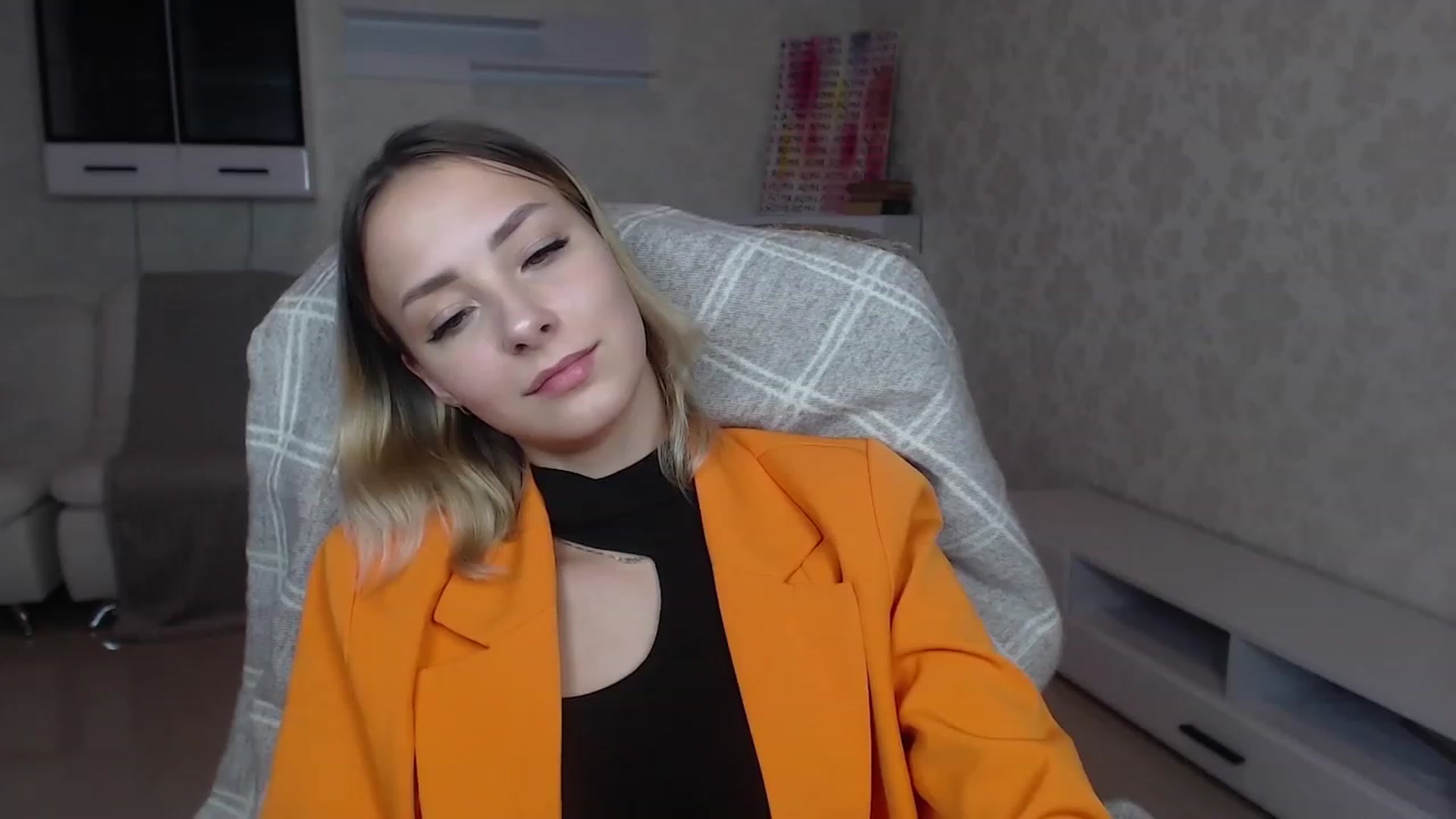 Gallery image thumbnail from Lady_lucky1's myfreecams stream on, 12/16/2022, 17:16 image 17 of 20