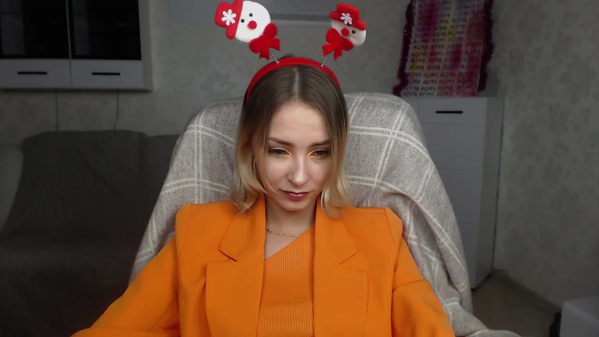 Gallery image thumbnail from Lady_lucky1's myfreecams stream on, 12/18/2022, 19:33 image 17 of 20