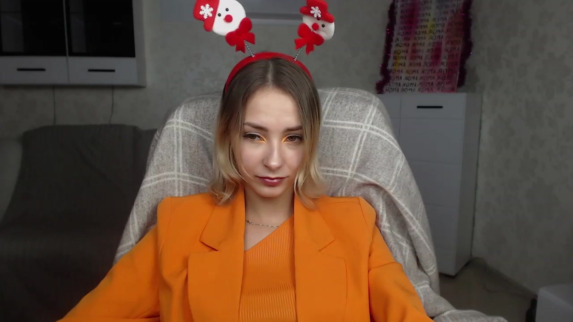 Gallery image thumbnail from Lady_lucky1's myfreecams stream on, 12/18/2022, 19:33 image 20 of 20