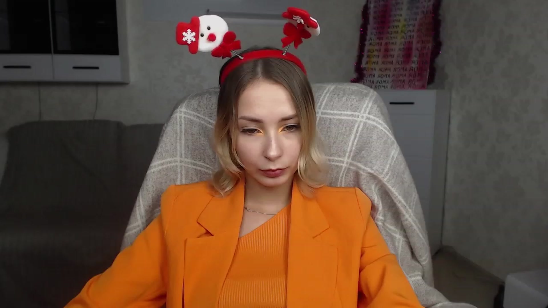 Gallery image thumbnail from Lady_lucky1's myfreecams stream on, 12/18/2022, 19:33 image 6 of 20