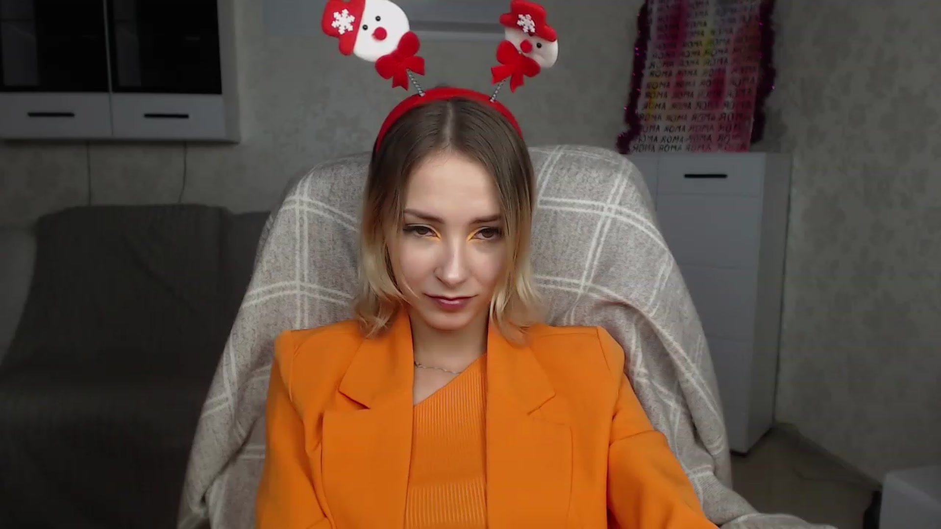 Gallery image thumbnail from Lady_lucky1's myfreecams stream on, 12/18/2022, 19:33 image 19 of 20
