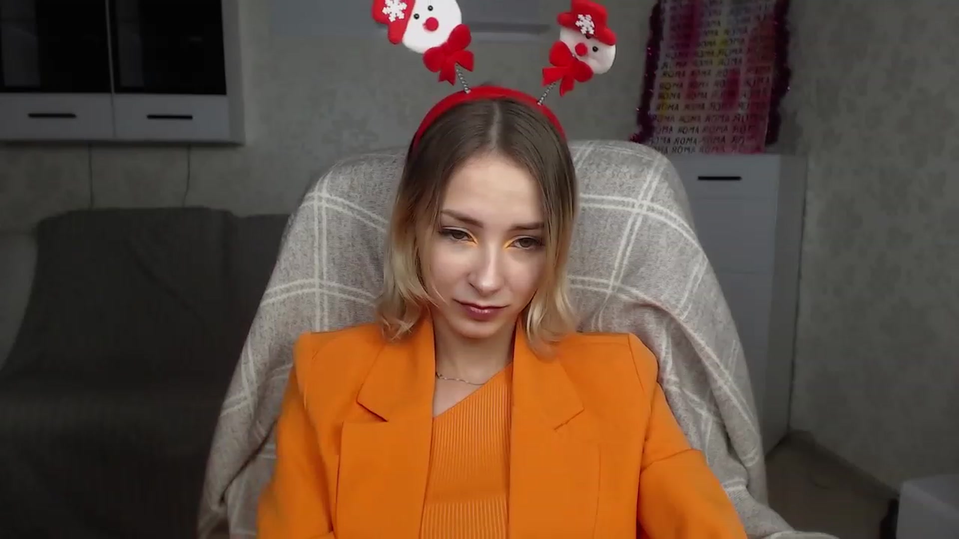 Gallery image thumbnail from Lady_lucky1's myfreecams stream on, 12/18/2022, 19:33 image 13 of 20