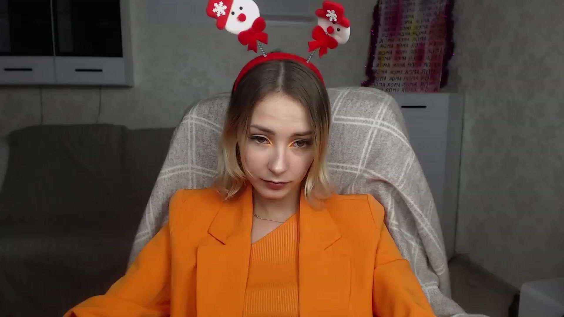 Gallery image thumbnail from Lady_lucky1's myfreecams stream on, 12/18/2022, 19:33 image 10 of 20