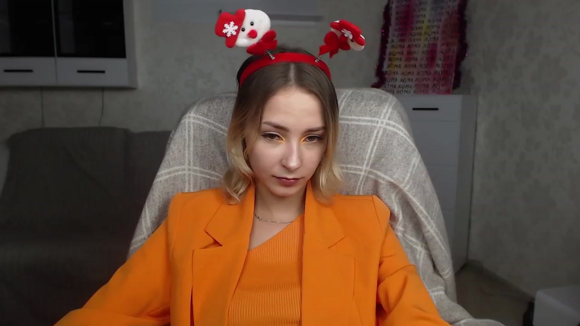 Gallery image thumbnail from Lady_lucky1's myfreecams stream on, 12/18/2022, 19:33 image 5 of 20