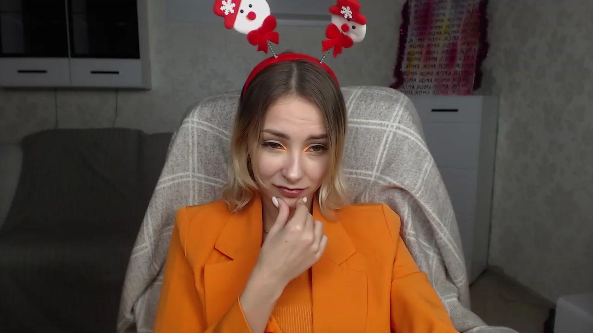 Gallery image thumbnail from Lady_lucky1's myfreecams stream on, 12/18/2022, 19:33 image 12 of 20