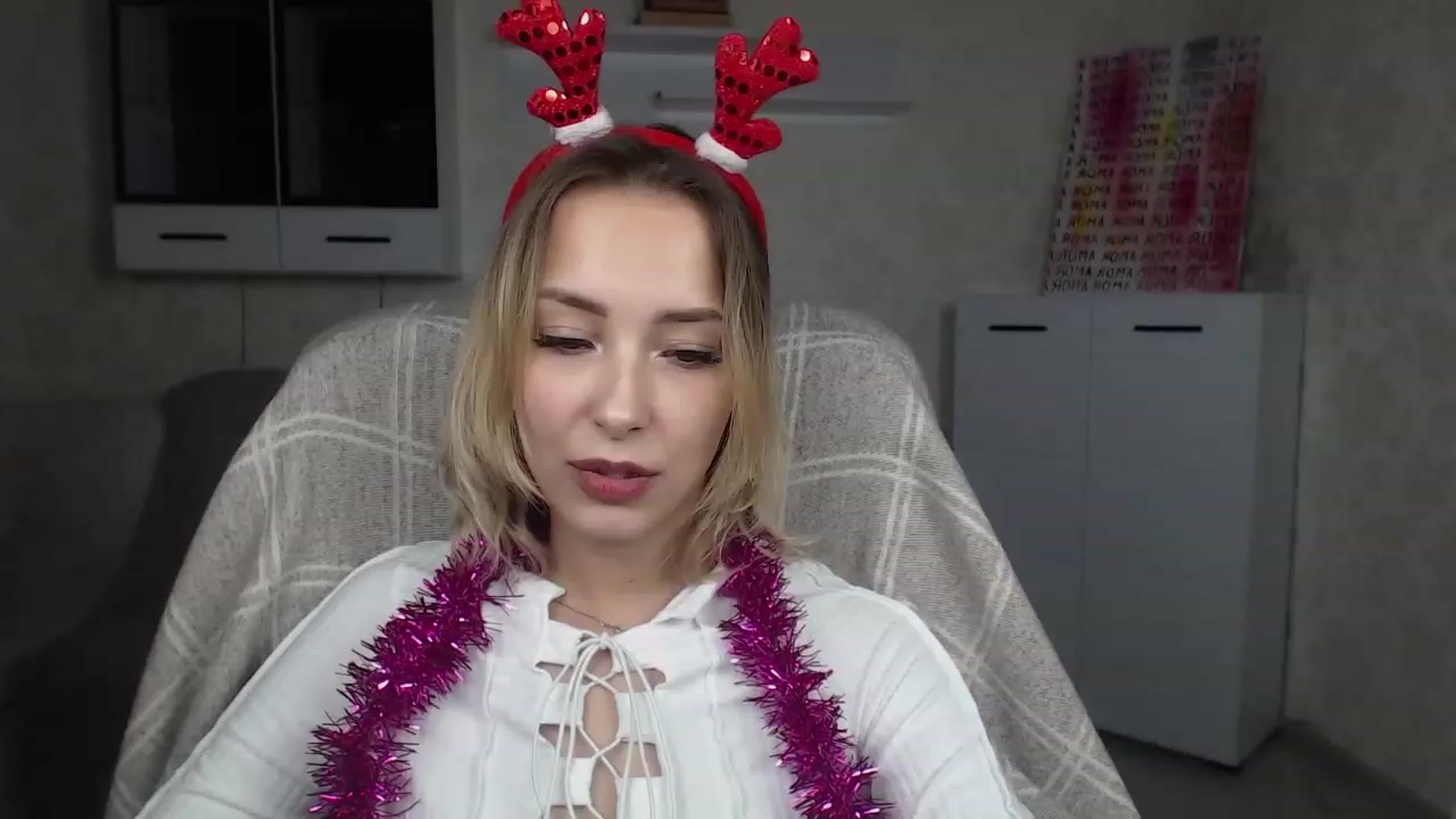 Gallery image thumbnail from Lady_lucky1's myfreecams stream on, 12/19/2022, 18:36 image 6 of 20