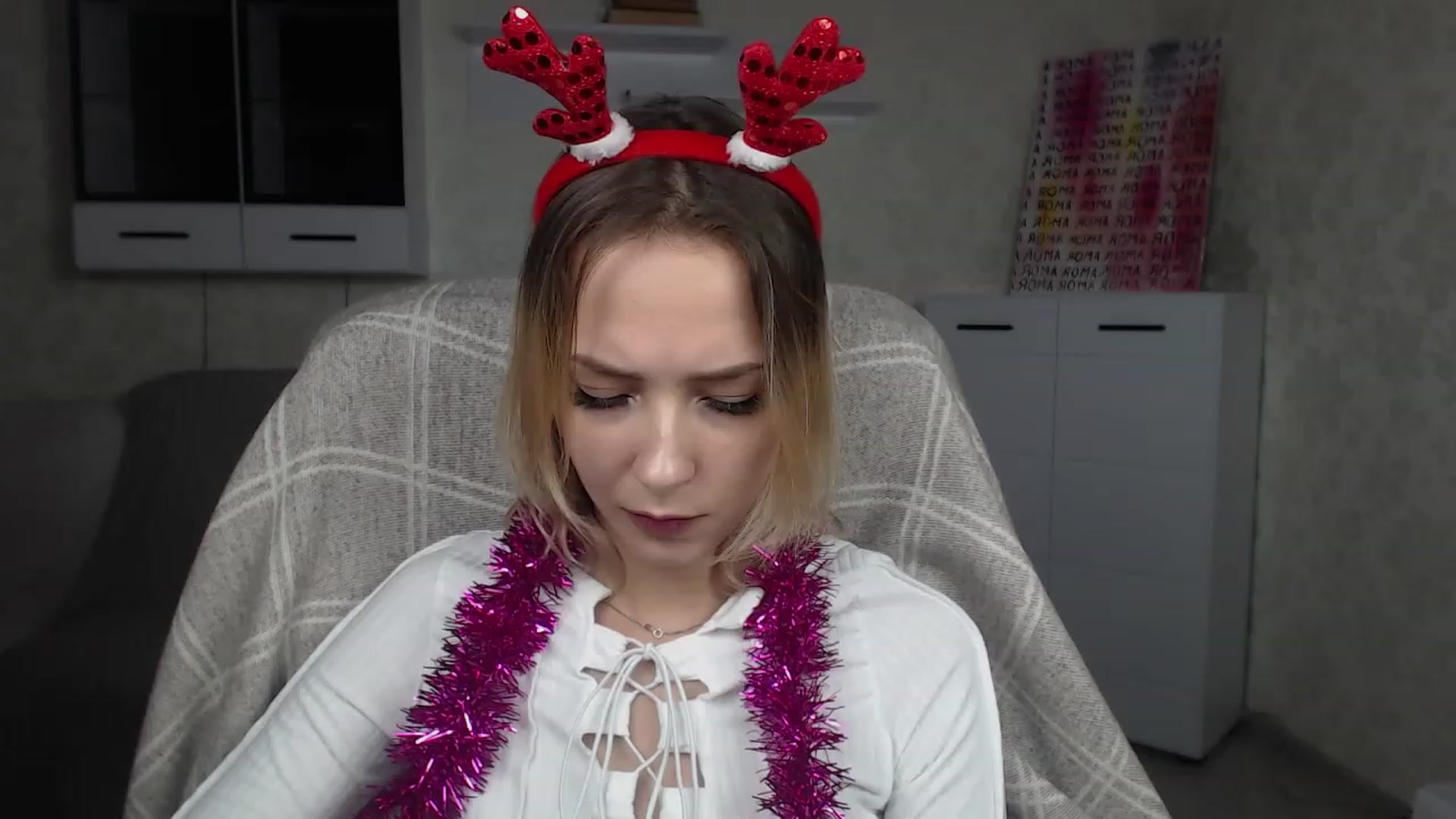 Gallery image thumbnail from Lady_lucky1's myfreecams stream on, 12/19/2022, 18:36 image 12 of 20