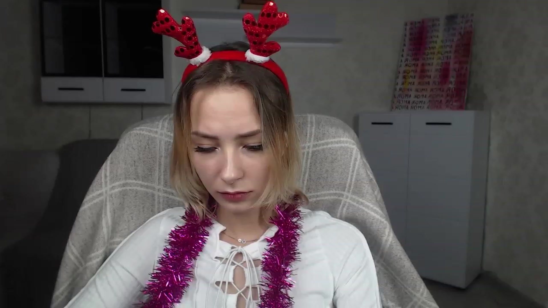 Gallery image thumbnail from Lady_lucky1's myfreecams stream on, 12/19/2022, 18:36 image 17 of 20