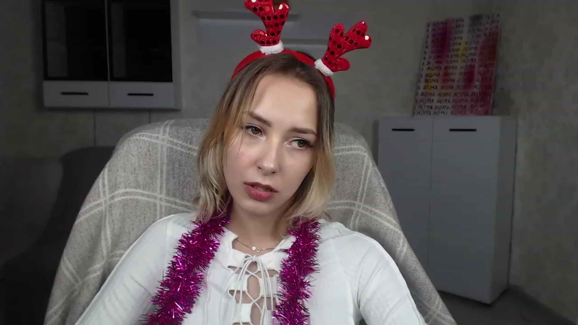Gallery image thumbnail from Lady_lucky1's myfreecams stream on, 12/19/2022, 18:36 image 15 of 20