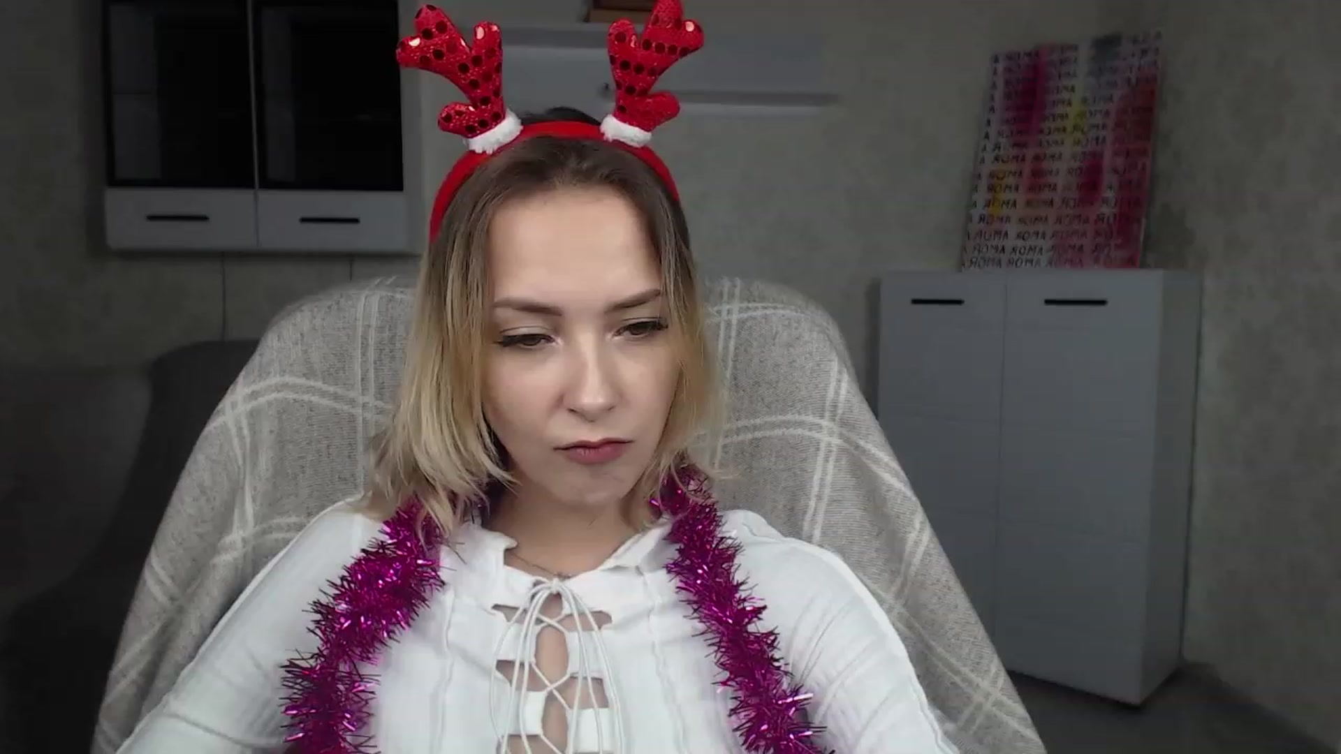 Gallery image thumbnail from Lady_lucky1's myfreecams stream on, 12/19/2022, 18:36 image 5 of 20