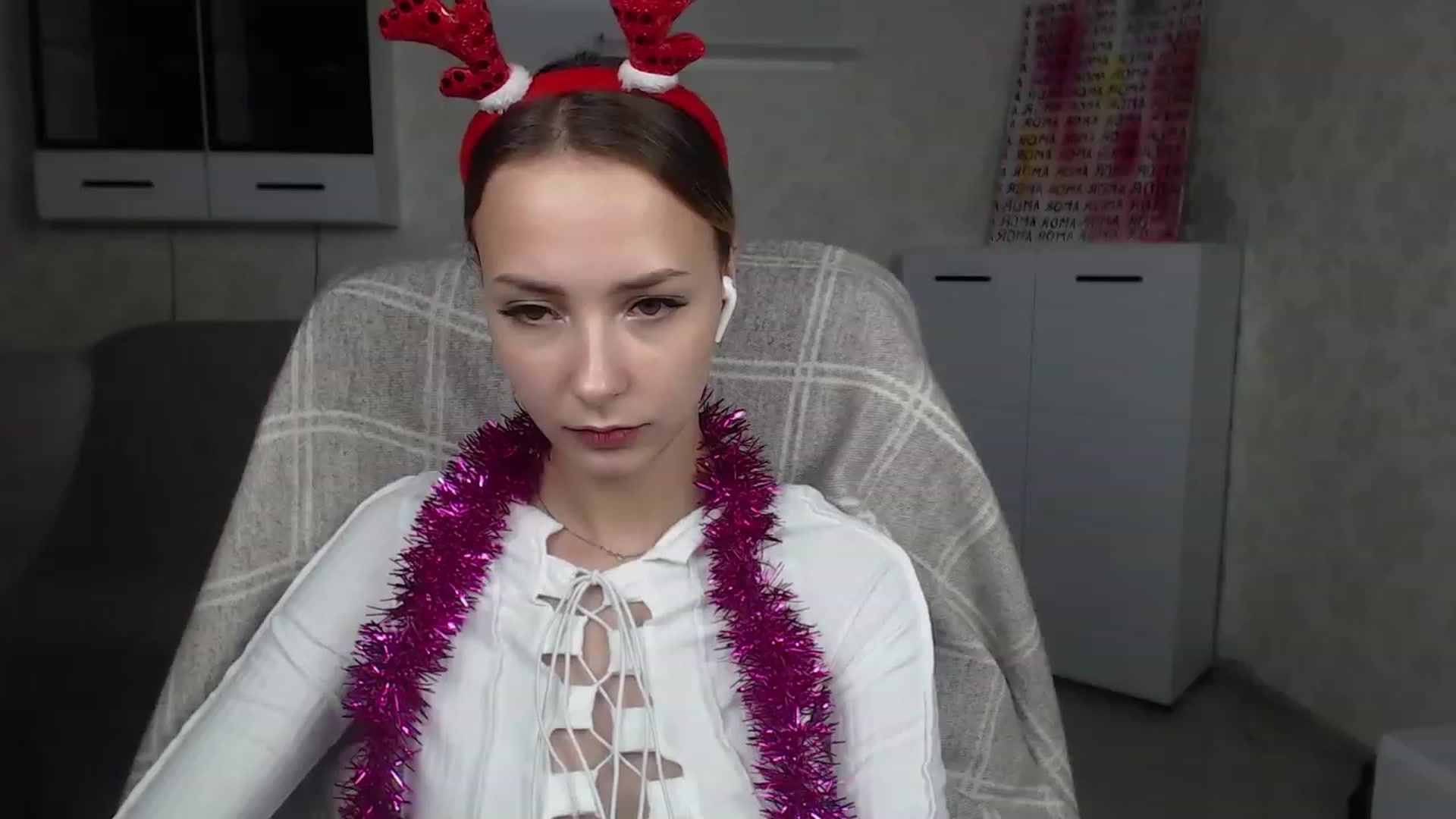 Gallery image thumbnail from Lady_lucky1's myfreecams stream on, 12/19/2022, 19:42 image 14 of 20