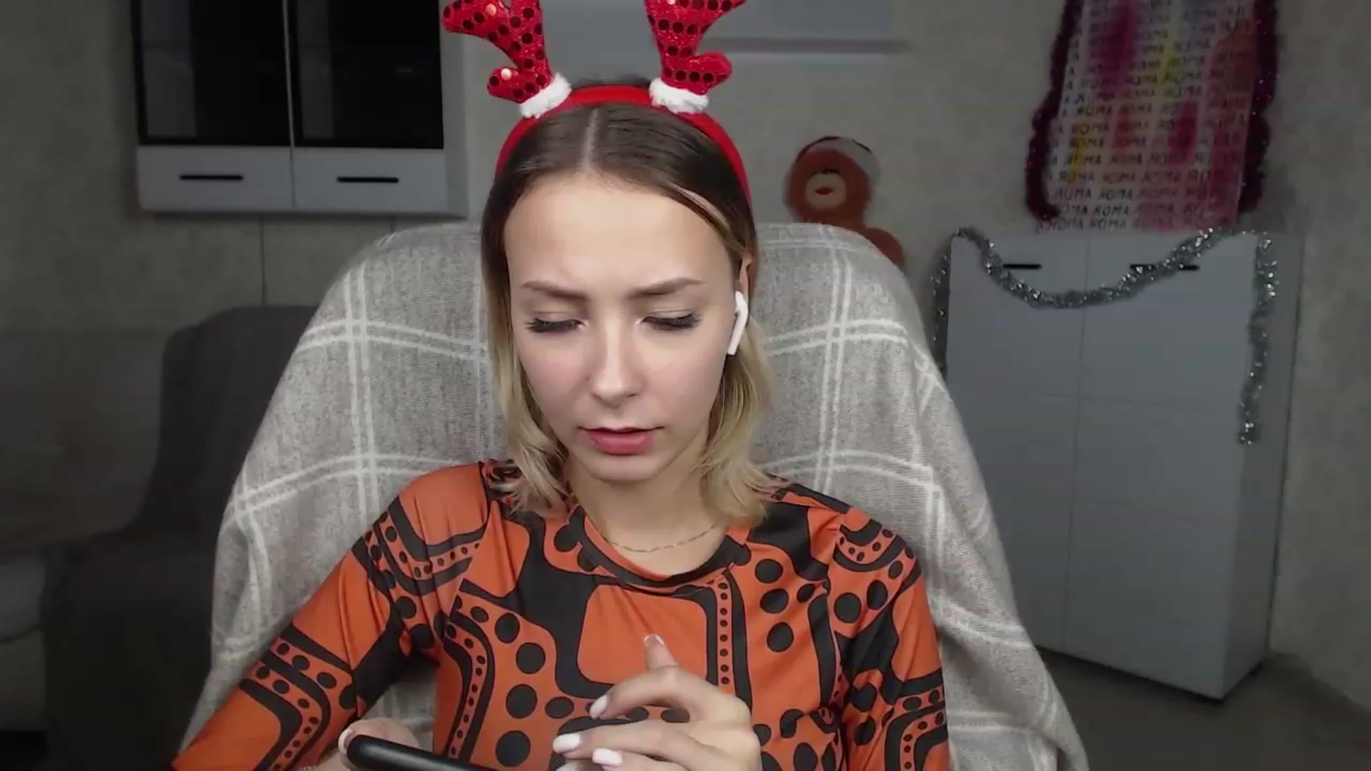 Gallery image thumbnail from Lady_lucky1's myfreecams stream on, 12/20/2022, 17:49 image 7 of 20