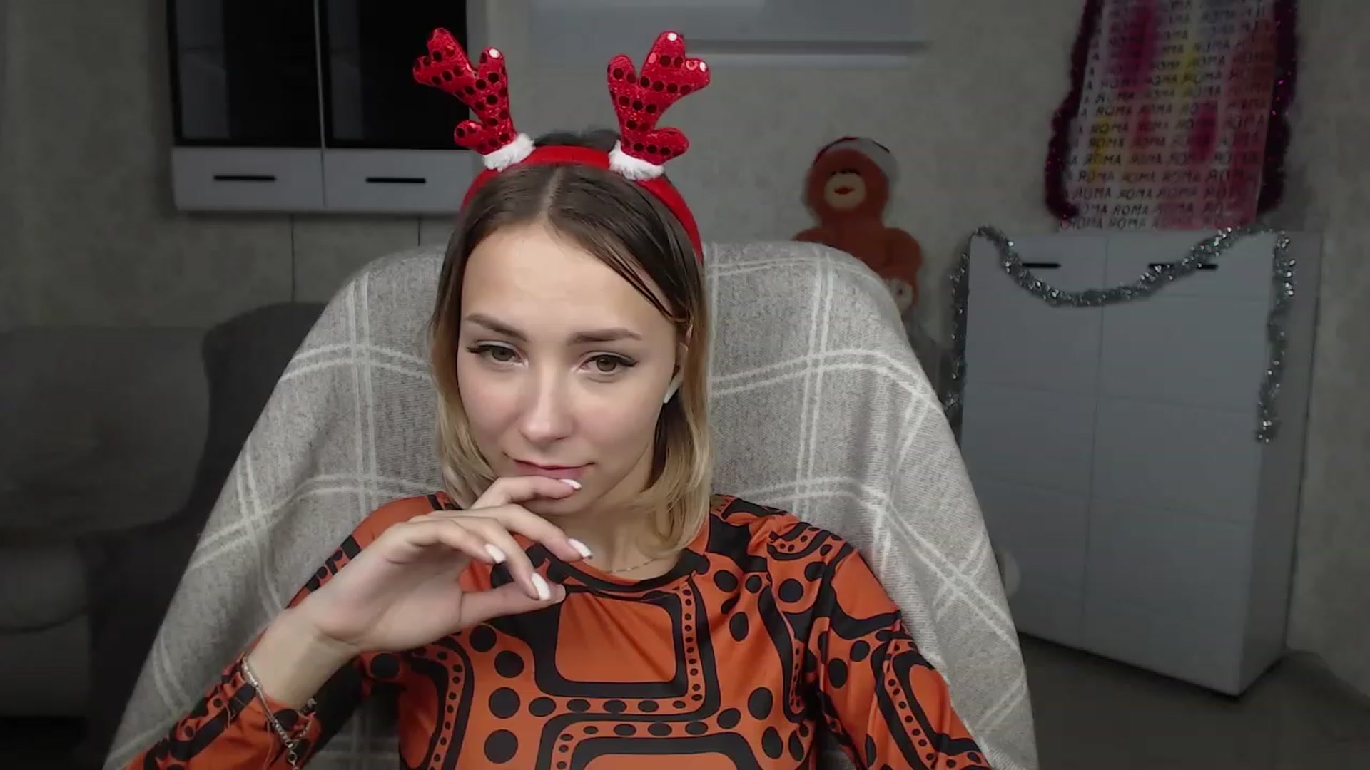 Gallery image thumbnail from Lady_lucky1's myfreecams stream on, 12/20/2022, 19:02 image 13 of 20