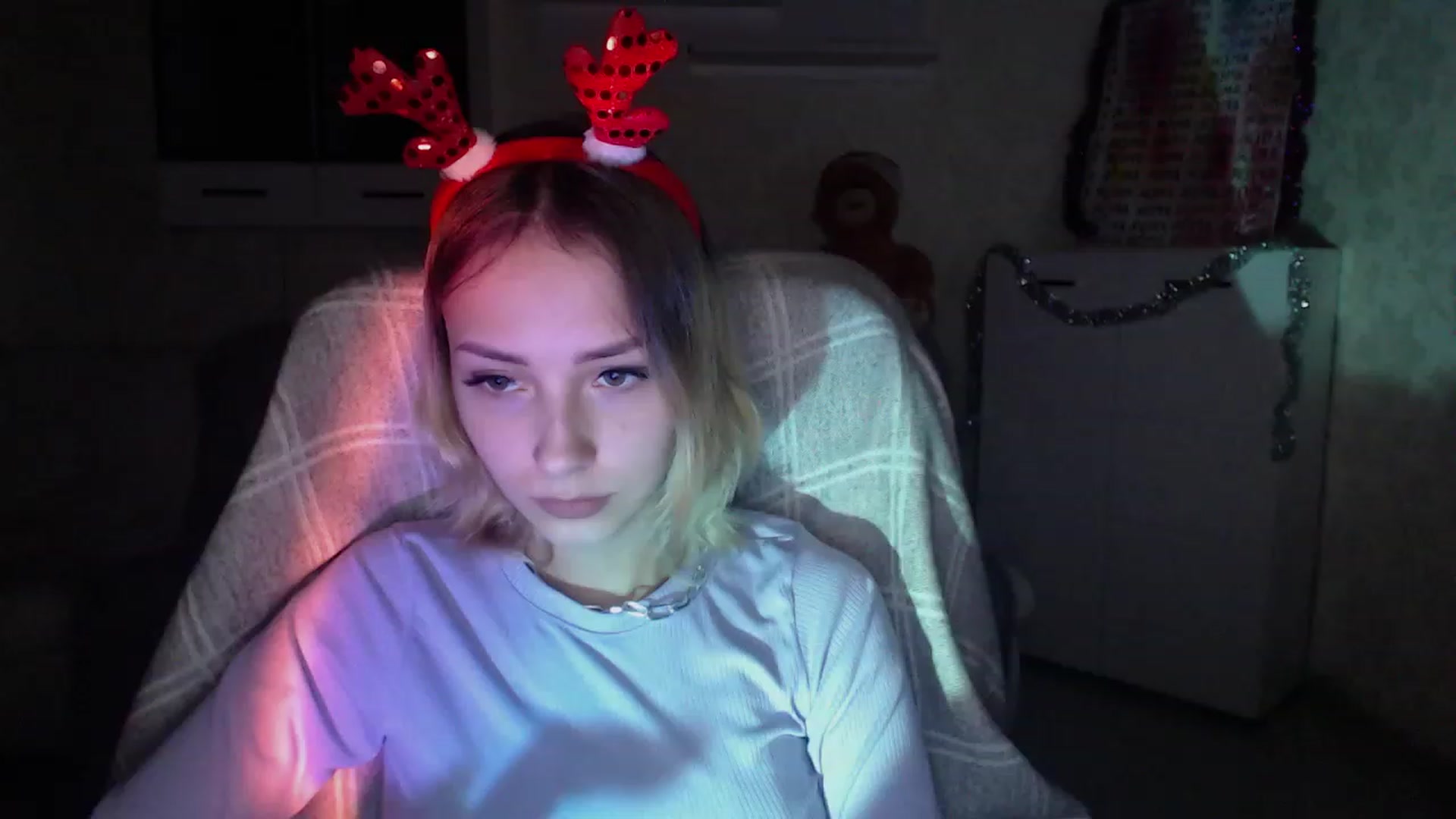 Gallery image thumbnail from Lady_lucky1's myfreecams stream on, 12/21/2022, 17:13 image 14 of 20