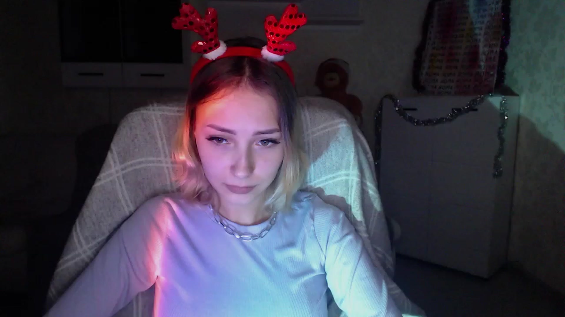 Gallery image thumbnail from Lady_lucky1's myfreecams stream on, 12/21/2022, 17:13 image 6 of 20