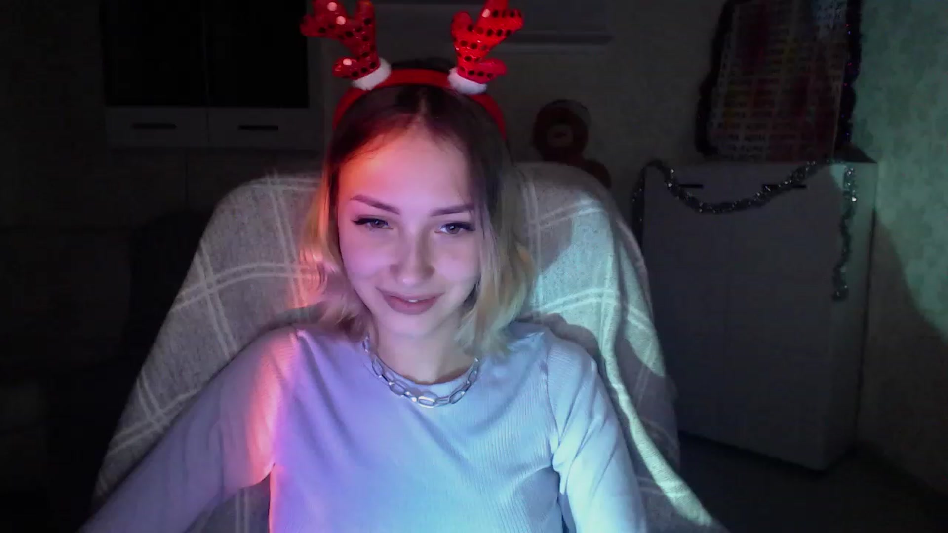 Gallery image thumbnail from Lady_lucky1's myfreecams stream on, 12/21/2022, 17:13 image 1 of 20