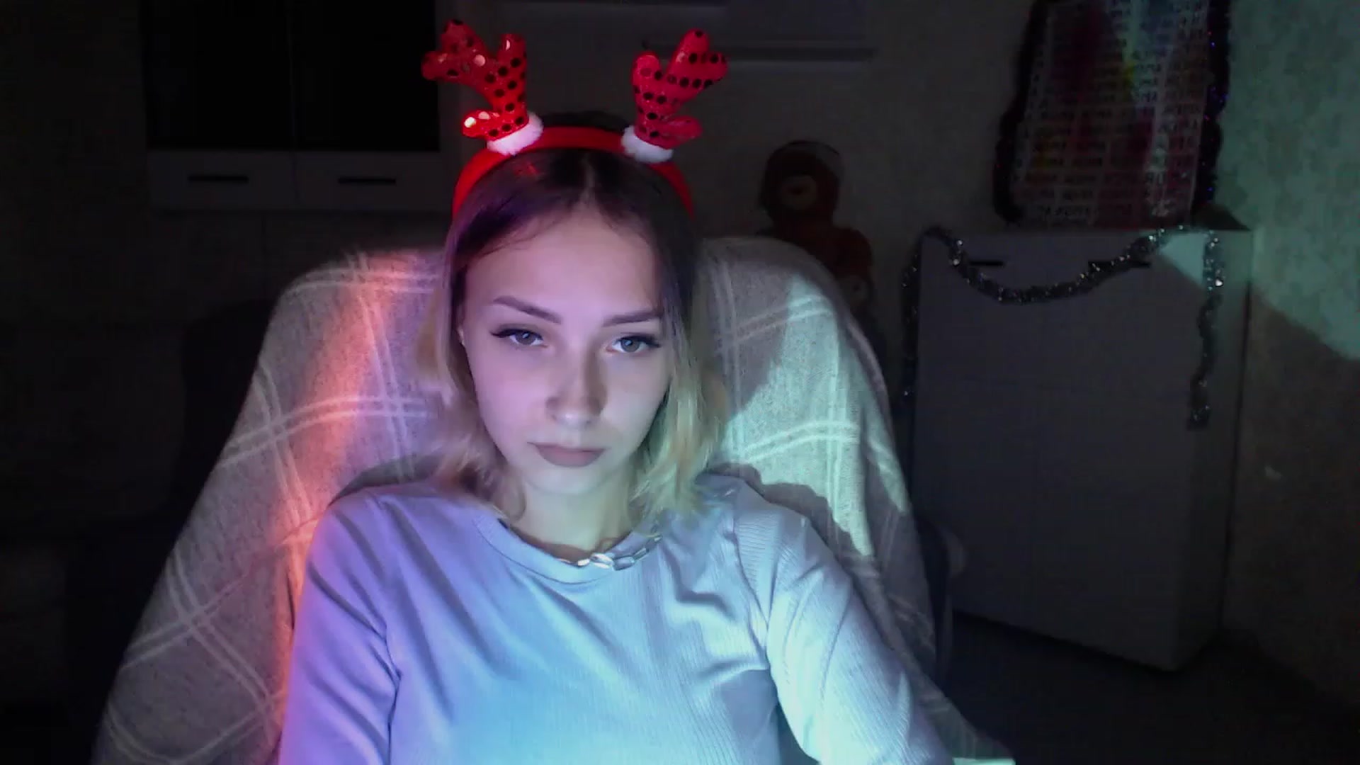 Gallery image thumbnail from Lady_lucky1's myfreecams stream on, 12/21/2022, 17:13 image 15 of 20