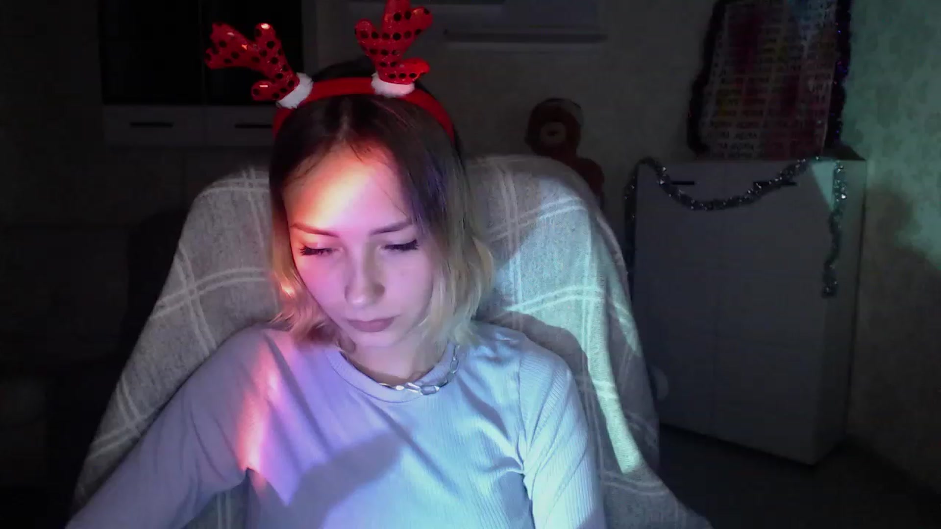Gallery image thumbnail from Lady_lucky1's myfreecams stream on, 12/21/2022, 17:13 image 13 of 20