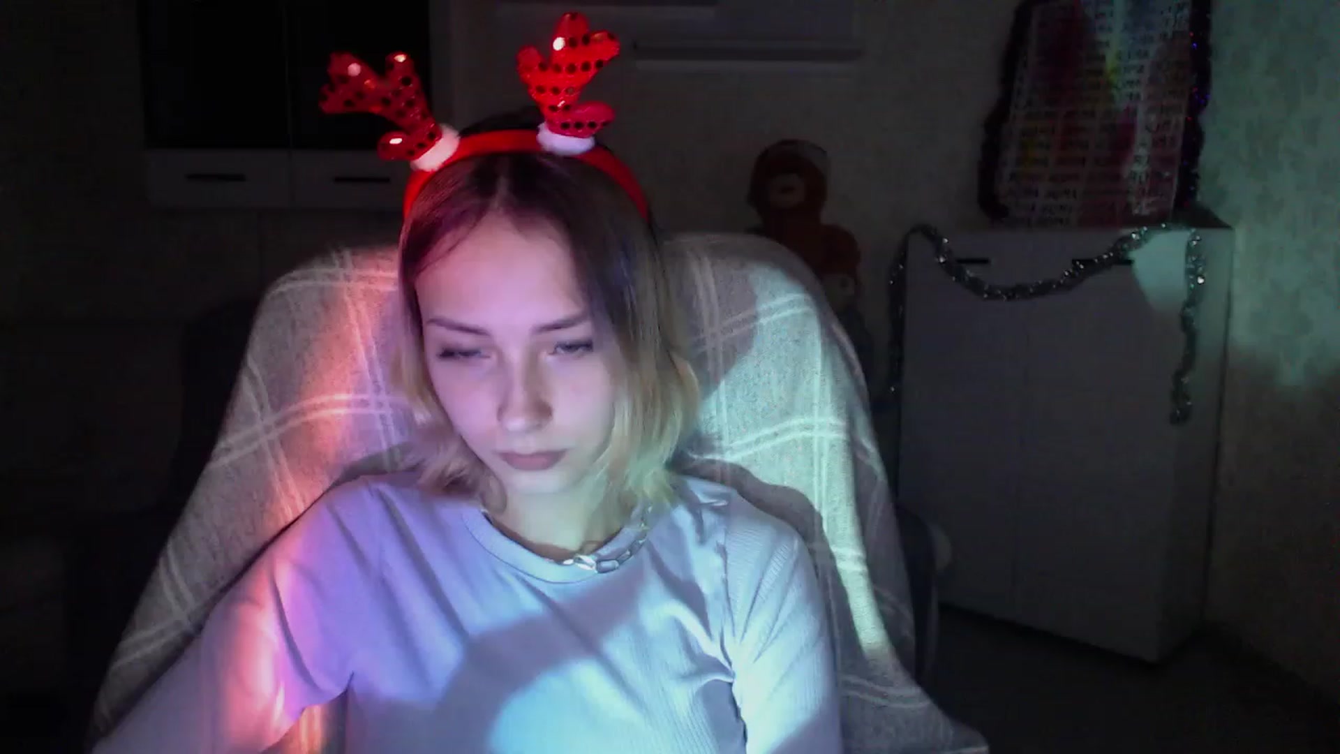 Gallery image thumbnail from Lady_lucky1's myfreecams stream on, 12/21/2022, 17:13 image 18 of 20