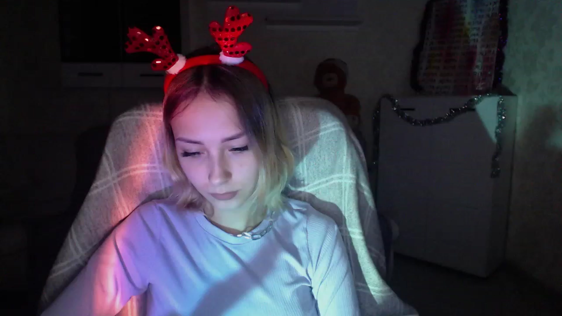 Gallery image thumbnail from Lady_lucky1's myfreecams stream on, 12/21/2022, 17:13 image 16 of 20